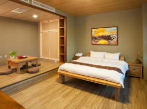 Roaming Cloud Sun Moon Lake B&B