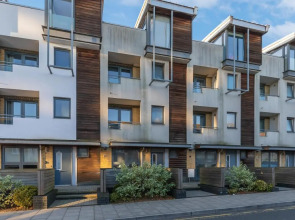 Central Big House | Large Group House | 4 Bedrooms 3 Bathrooms | Roof Terrace | City Centre
