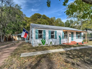 Kerrville 'hill House' w/ Backyard Oasis!