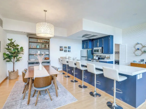 Swim, Golf & Relax: Luxe Townhome in Aptos