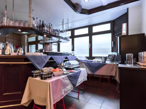 Smart Stay Hotel Station