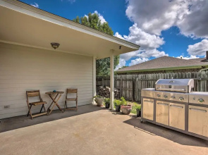Pet-friendly Bryan Home < 5 Mi to Texas A & M!