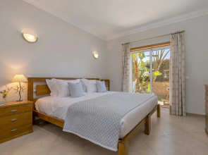 Lakeview Private Garden & Pool