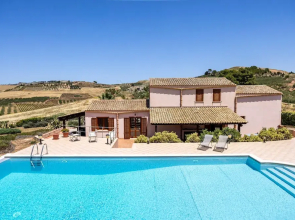 Villa sui Colli Ericini con Piscina by Wonderful Italy