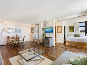 Beautifully Renovated 32nd Floor Deluxe Ocean View Waikiki Condo by Koko Resort Vacation Rentals