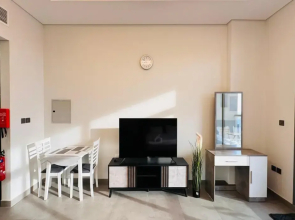 Luxury Studio Apartment Canal View Business Bay Free Parking by Belvilla