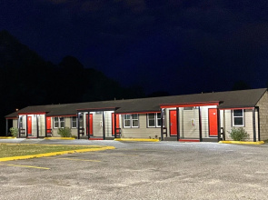Whistling Pines - Daily & Extended Stay, Elizabeth City