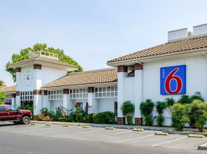 Motel 6 Oakdale, CA