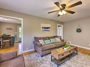 Charming Charleston Home w/ Yard & Fire Pit!