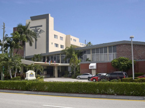 Days Hotel - Thunderbird Beach Resort