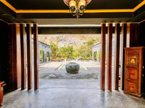 Avartarn Miracles Hotel