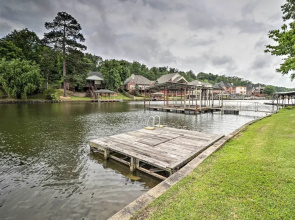 7 Mi to Nat'l Park: Home w/ Dock in Hot Springs