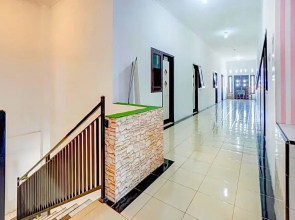 OYO Flagship 90502 Holistay Malang New