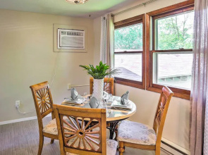 Charming Rapid City Apartment: Walk to Lake!