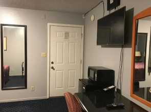 Travelers Inn