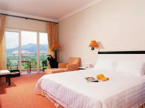 Huizhou Tangquan Golf Club - 4 Nights, Guangdong Province, China