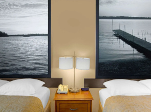 Super 8 by Wyndham Clear Lake
