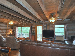 Pondview Cabin - Log Cabin Retreat
