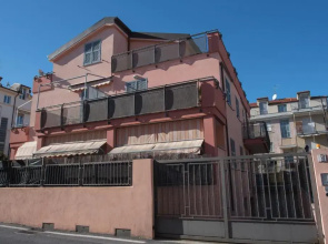 Dante 8 Apartments