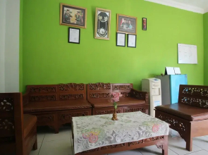 Pemondokan Alvaro 2 by OYO Rooms