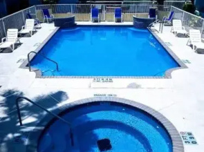 Americas Best Value Inn & Suites-Casa Bella Hotel