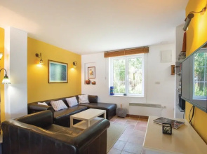 Nice Home in Slatine with Hot Tub, WiFi & 3 Bedrooms