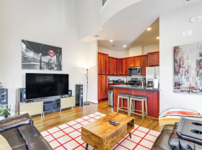 Dtwn Houston Home Near Stadiums: WFH Friendly!