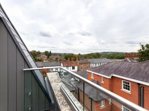 Roomspace Apartments -Swan House