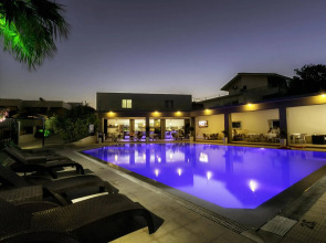 Hillside Studios & Apartments