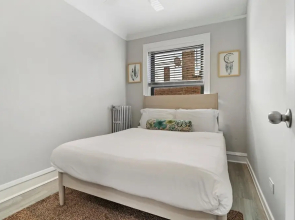 Appealing 1BR with updated 1BA in Portage Park