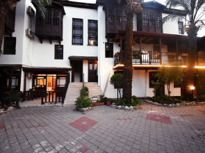 The Moonlight Apart Hotel