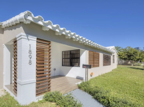 2BR 2BA Miami House by JOS17