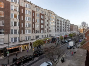 Kensington Gardens 2 Bedroom Flat With a Balcony