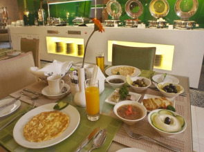 Al Khoory Executive Hotel