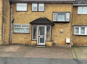Charming Basildon House With 3 Bedroom Near Town