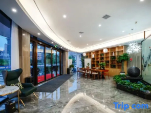 Yunqi Smart Hotel (Xingyi Menglecheng Jushan Square)