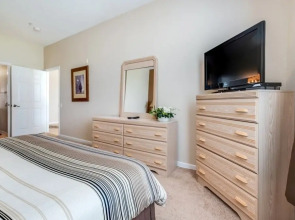 2307butterway 3 Bedroom Condo by Redawning