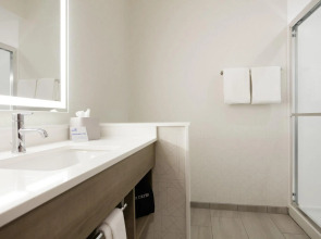 Holiday Inn Express Dallas Medical-Market Center by IHG