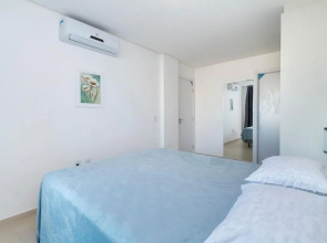 215 - Apto confortável na praia de Bombas