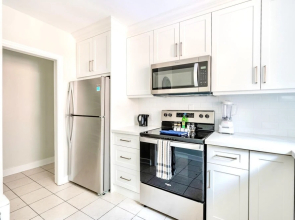 1BR Apt w King Bed Netflix - Close to Downtown