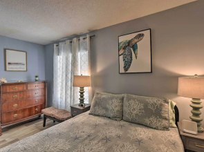 Relaxing Harbor Island Condo: Walk to the Beach!