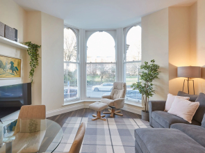 Host Stay South Cliff Apartment