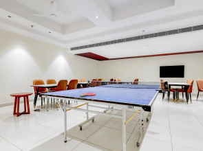Super Townhouse Oak Sector 39 Medanta