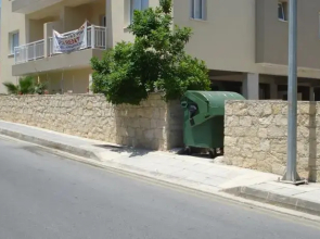 Melpo Court