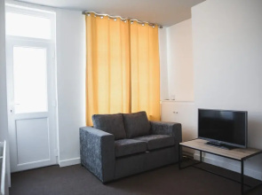 Room in Guest Room - Big Size Room in Leicester City