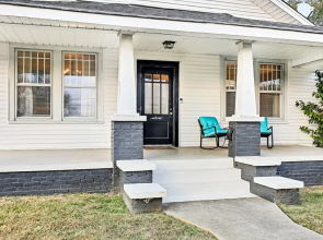 Picturesque Home 1 mi to DT Green Cleaned