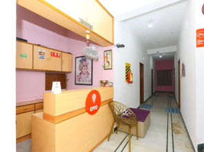 OYO 10018 Hotel AKS Shelter