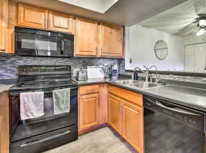 Sunny Mesa Abode, 6 Mi to ASU & Aquarium!