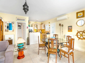 Holiday home poseidonnos and evripidou