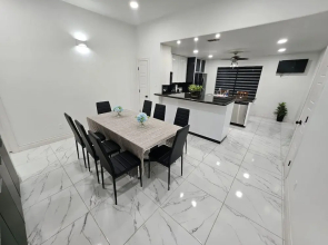 Family Luxury Home With Pool in Mcallen Near by Hospitals and Stores